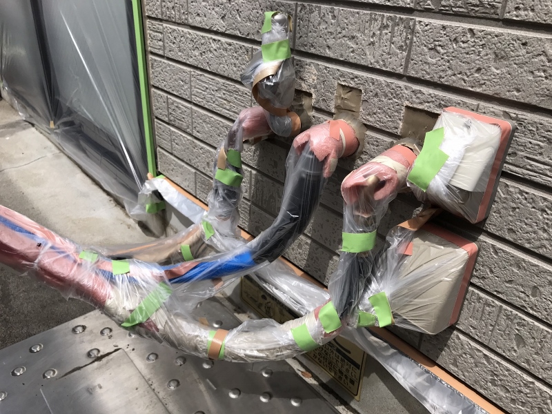 配管の養生作業