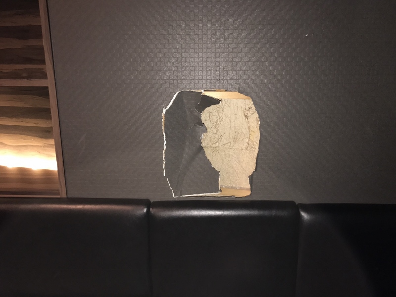 店内の壁補修工事