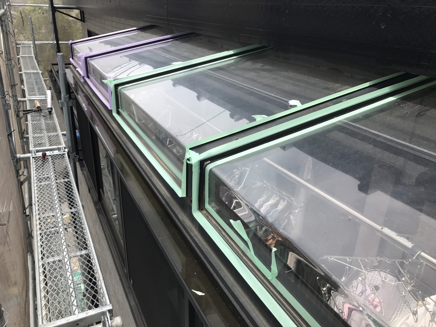 アクリル板のジョイント部の施工前