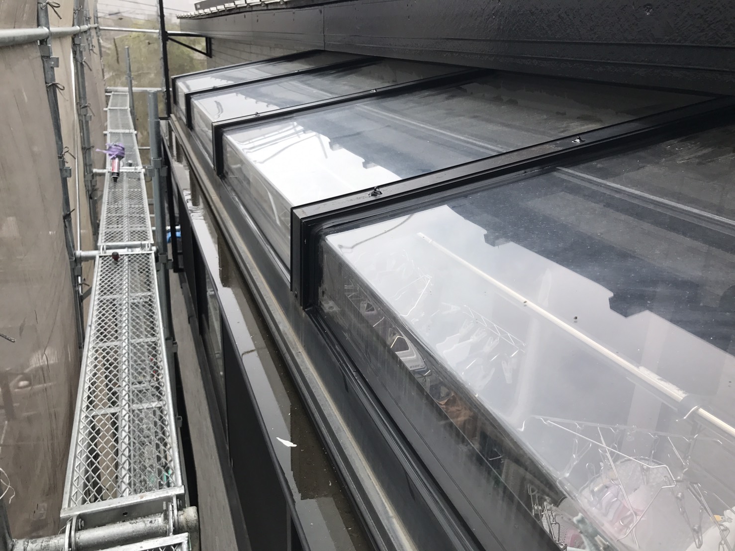 アクリル板のジョイント部の施工後