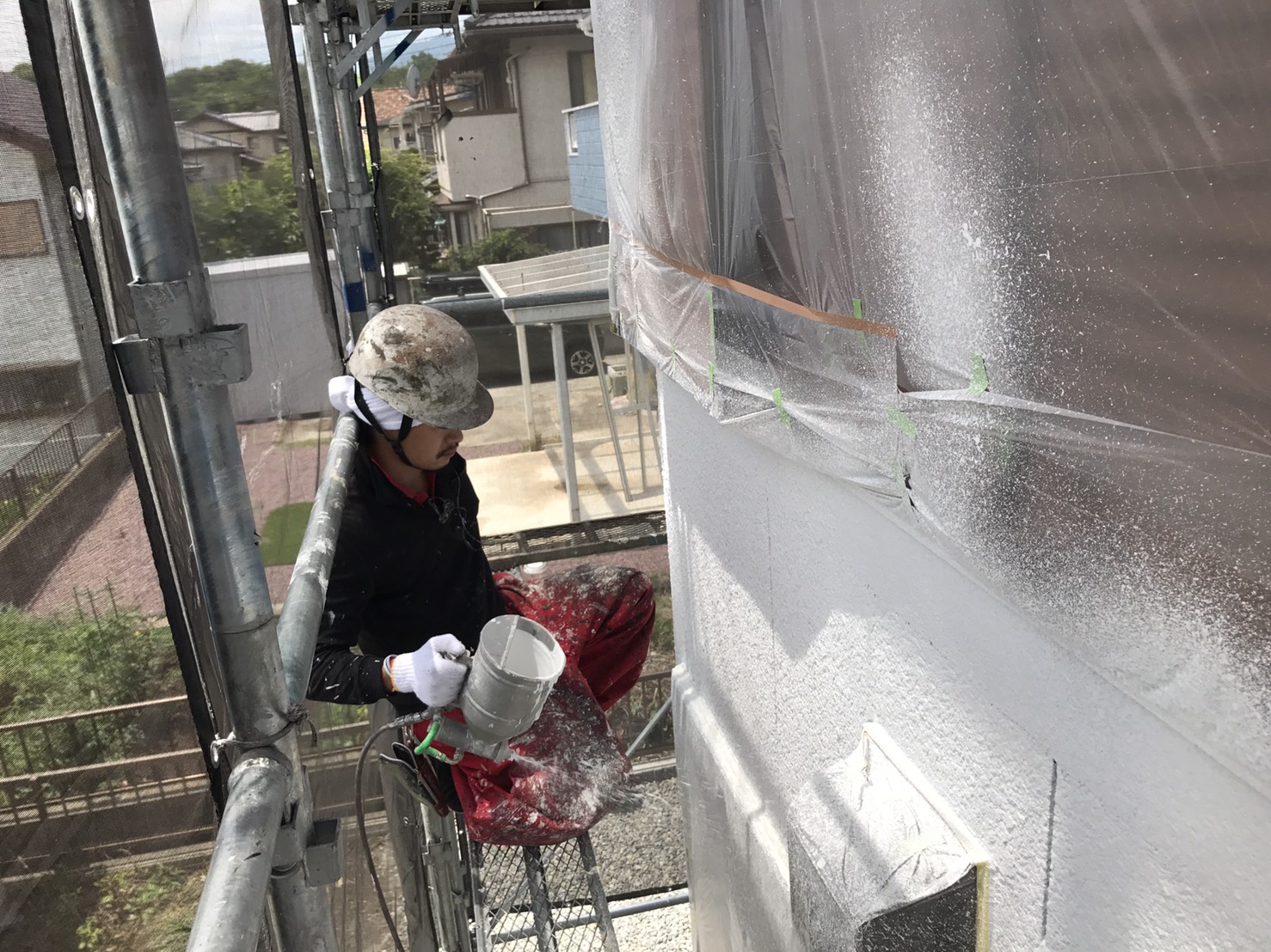 壁の吹き付け塗装