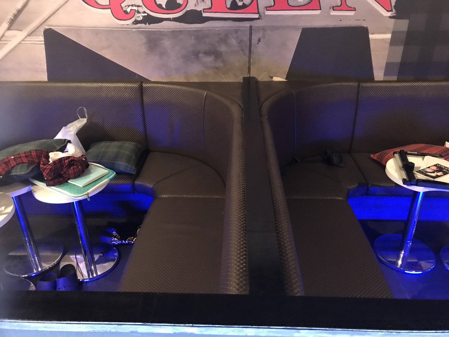 店内の間仕切り塗装後