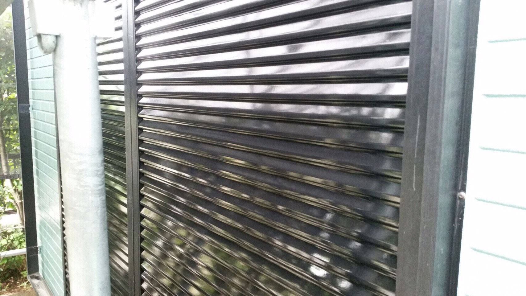 雨戸の吹き付け塗装