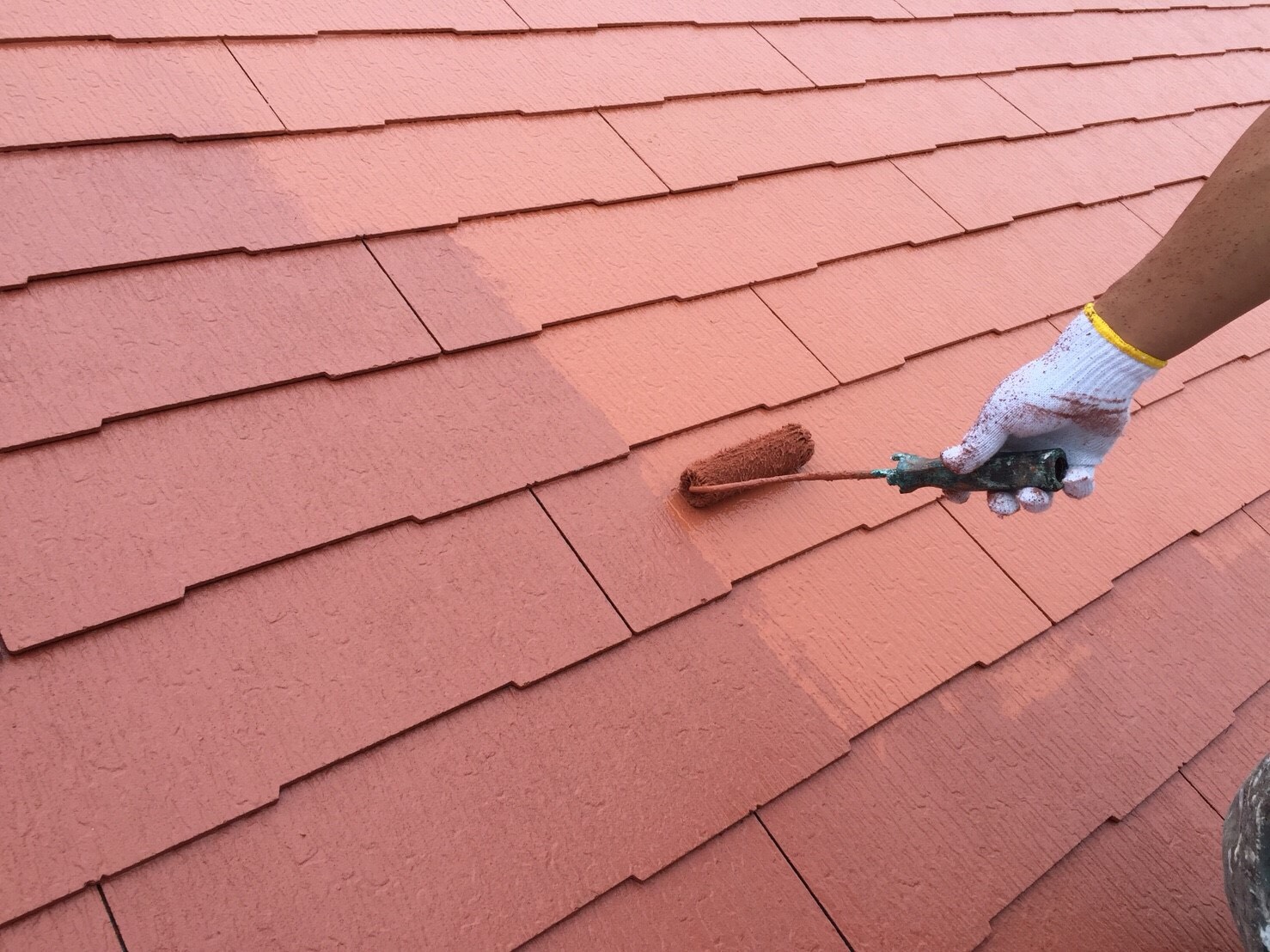 屋根の塗装工事(上塗り)