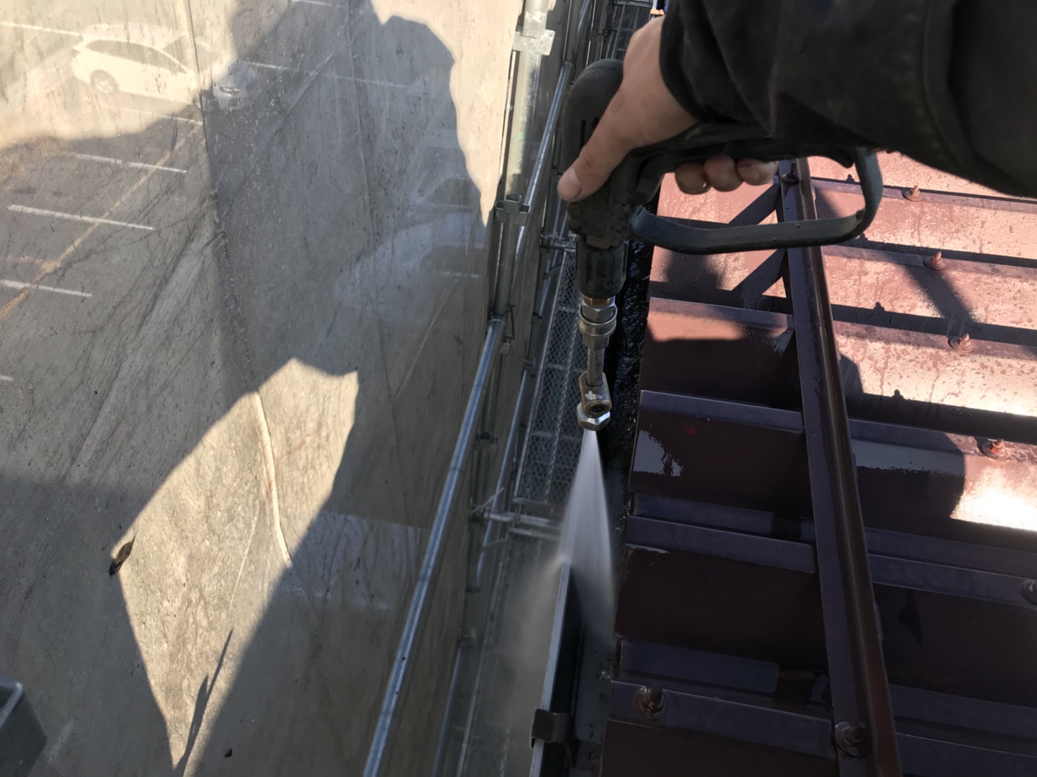 雨樋の高圧洗浄