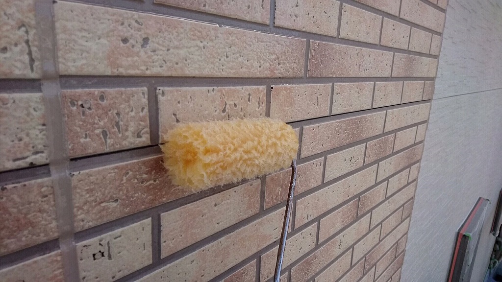 タイル調サイディング部のクリア塗装