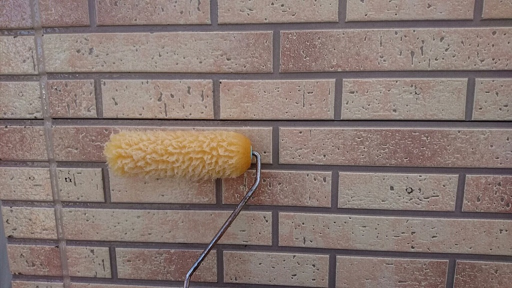 タイル調サイディング部のクリア塗装