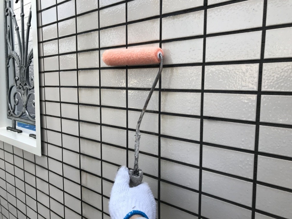 外壁タイルのクリヤー塗装