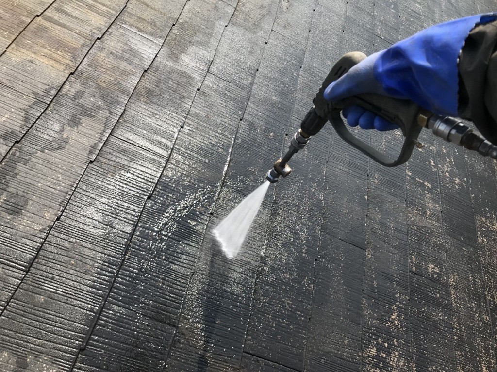 屋根の水洗い（高圧洗浄）