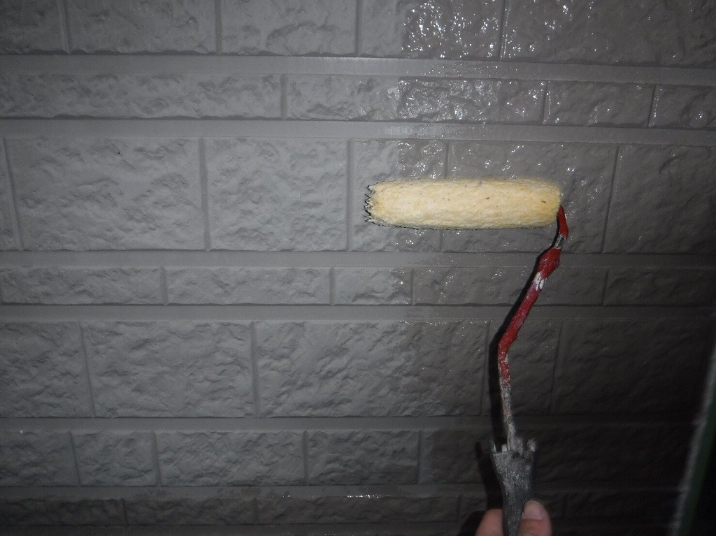 サイディング外壁の塗装工事(下塗り)