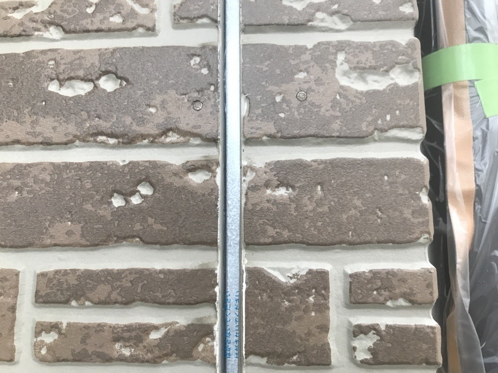 外壁コーキングの撤去後