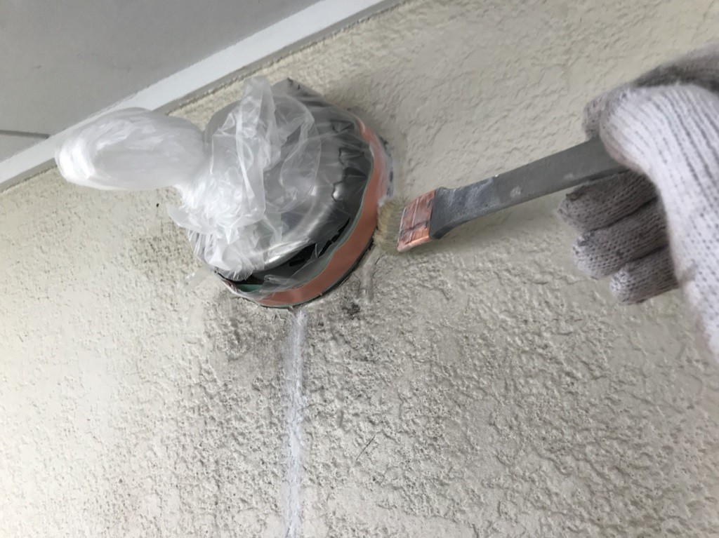 付帯部の下塗り中