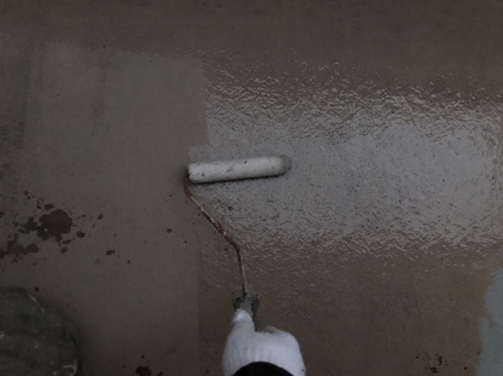 ベランダの下塗り