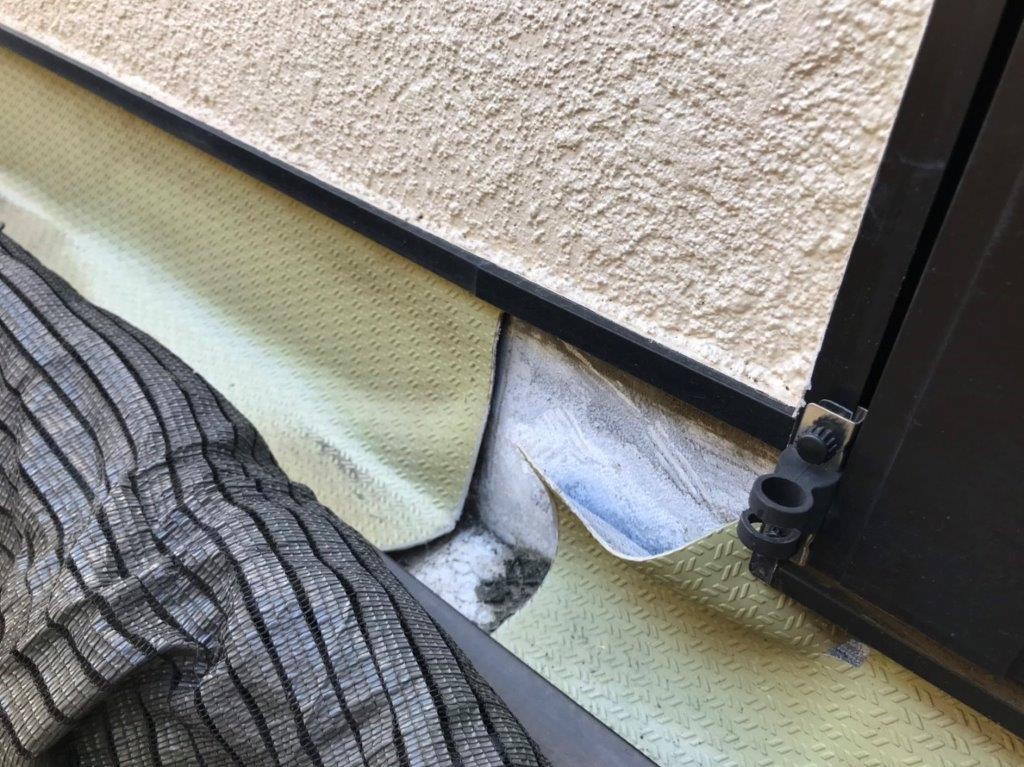 劣化したベランダ