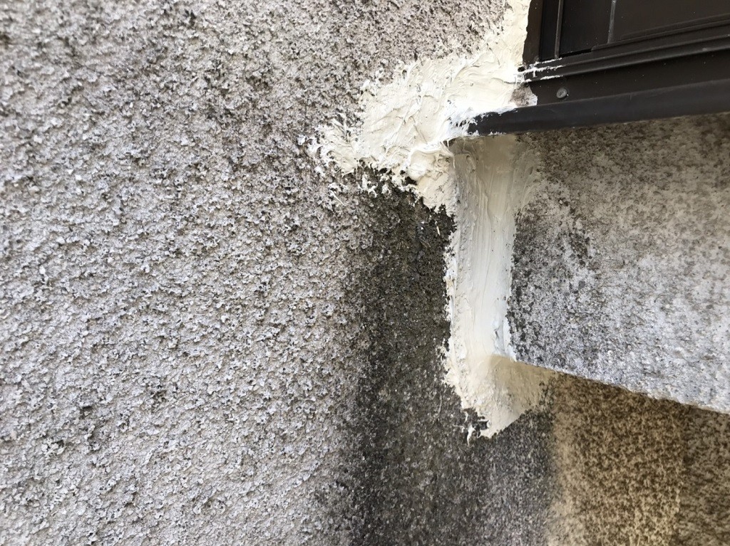 ひび割れのコーキング処理