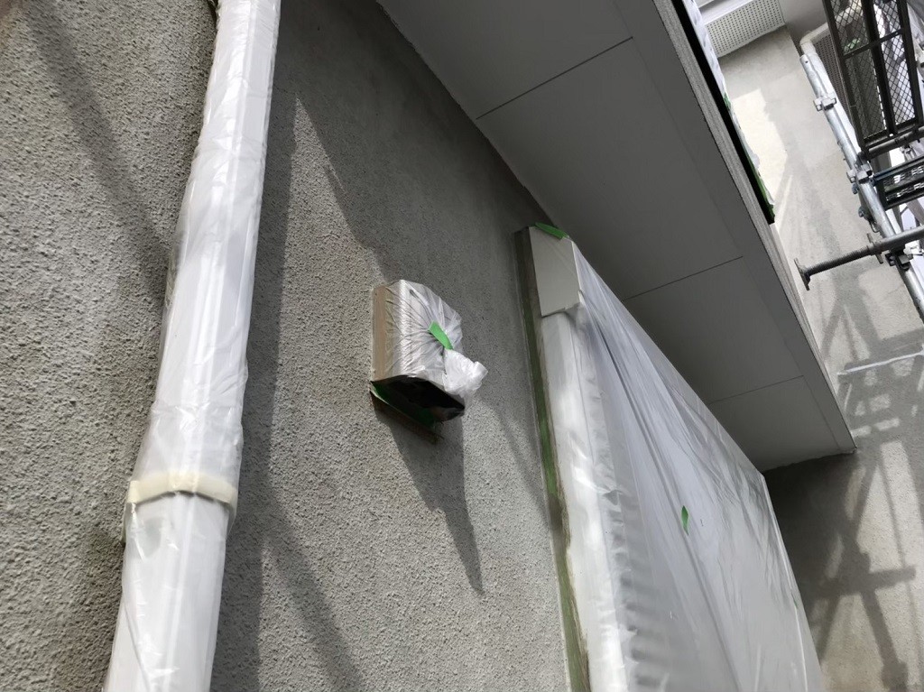 下塗り塗装中