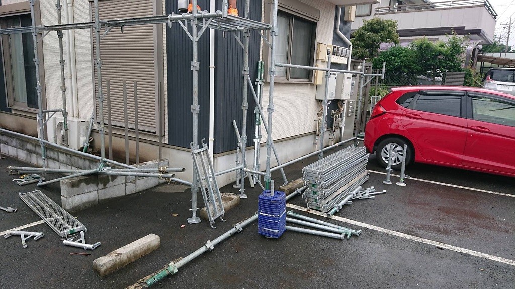 仮設足場の組み立て工事